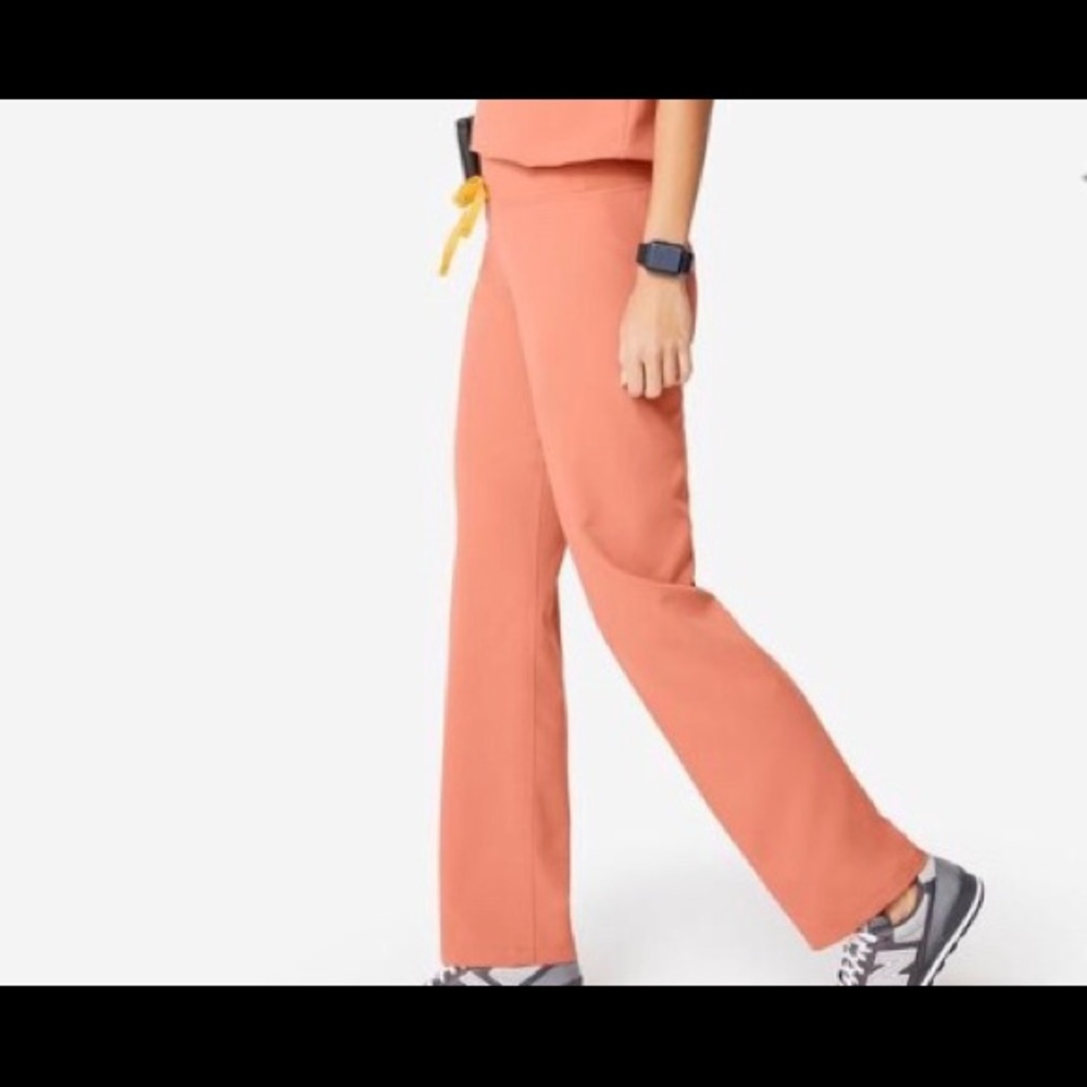Figs Coral Livingston Scrubs NWT